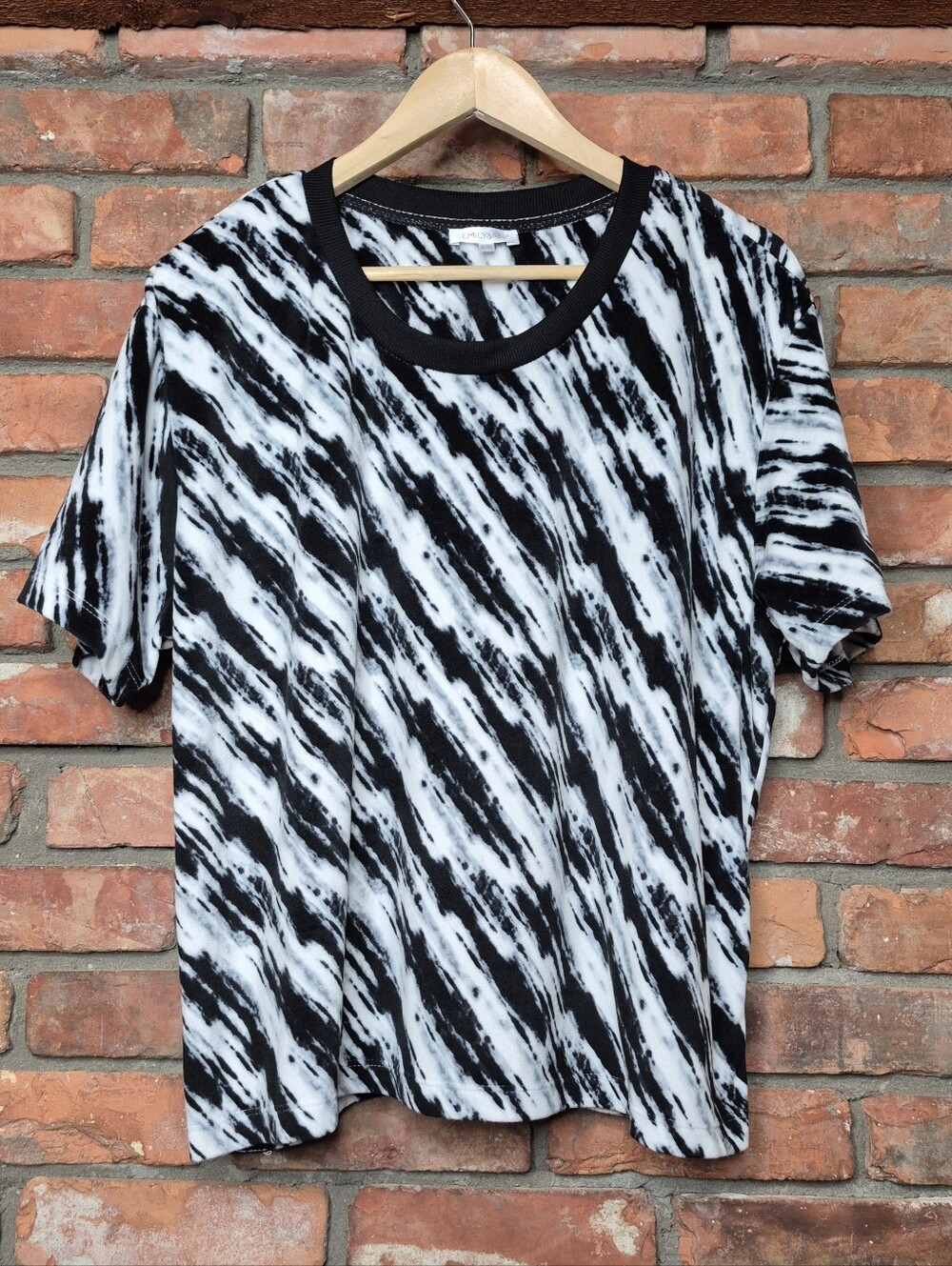 Emily & Jane Black & White Abstract Brushed Knit Top XL Fuzzy Cozy Layering